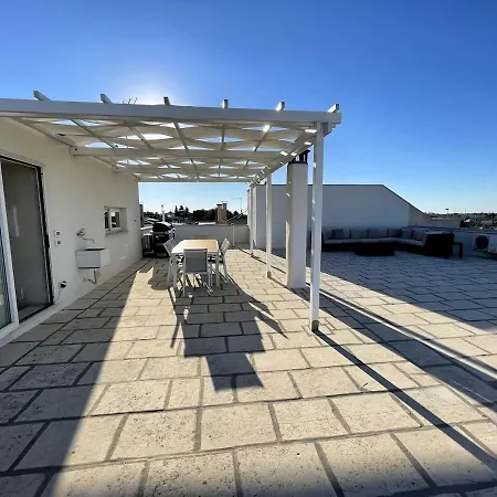 Private With Large Terrace In Salento Nyaraló