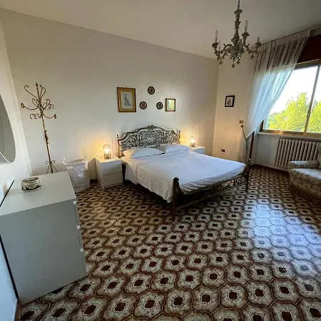 Private With Large Terrace In Salento Nyaraló