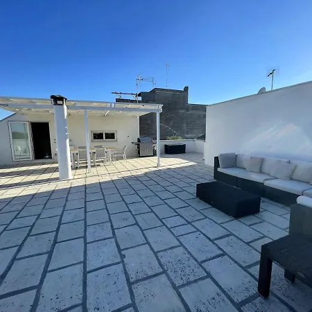 Private With Large Terrace In Salento