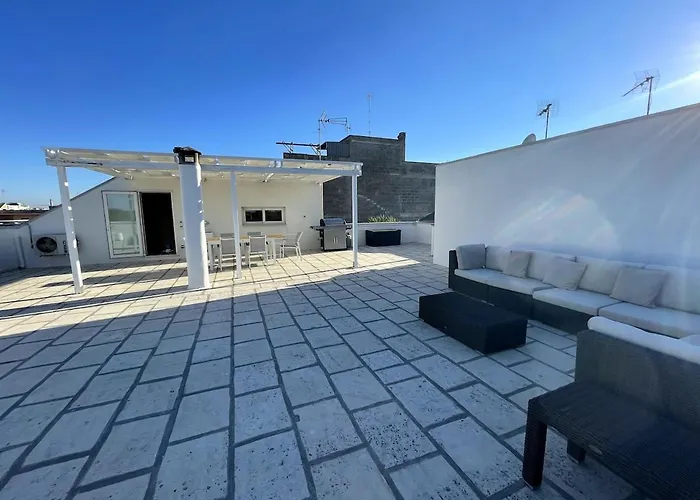 Private With Large Terrace In Salento